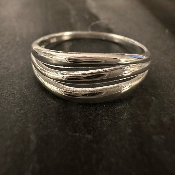 Sterling Silver Simple Ring - Picture 6 of 8